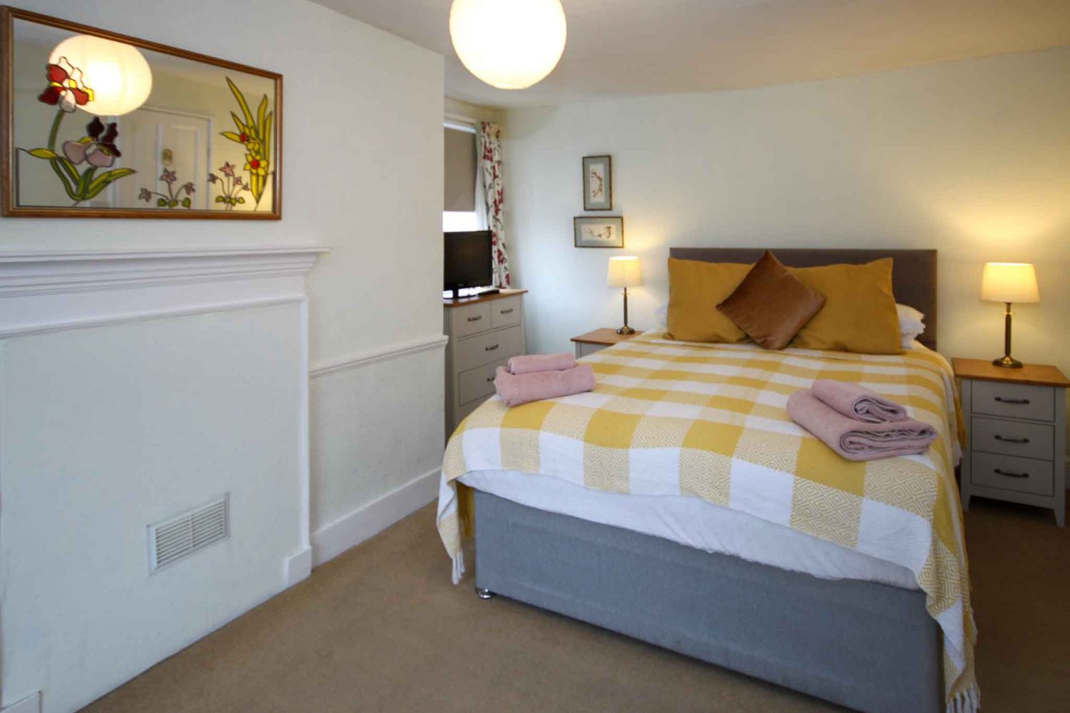 Commercial property for sale in Dartmouth, Devon - A Pretty 3 Bedroomed Grade 2 Listed Merchants House