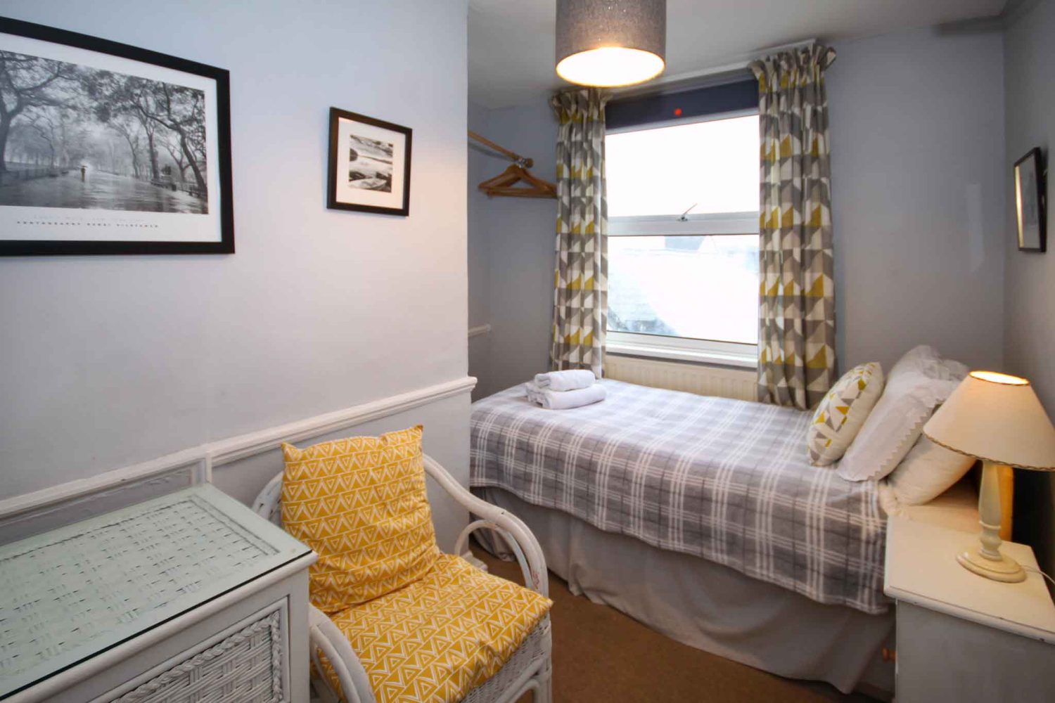 Commercial property for sale in Dartmouth, Devon - A Pretty 3 Bedroomed Grade 2 Listed Merchants House