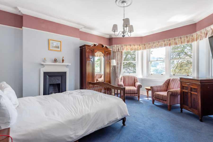 A Stunning & Luxurious 7-Bedroom Manor House