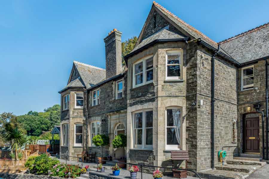 A Stunning & Luxurious 7-Bedroom Manor House