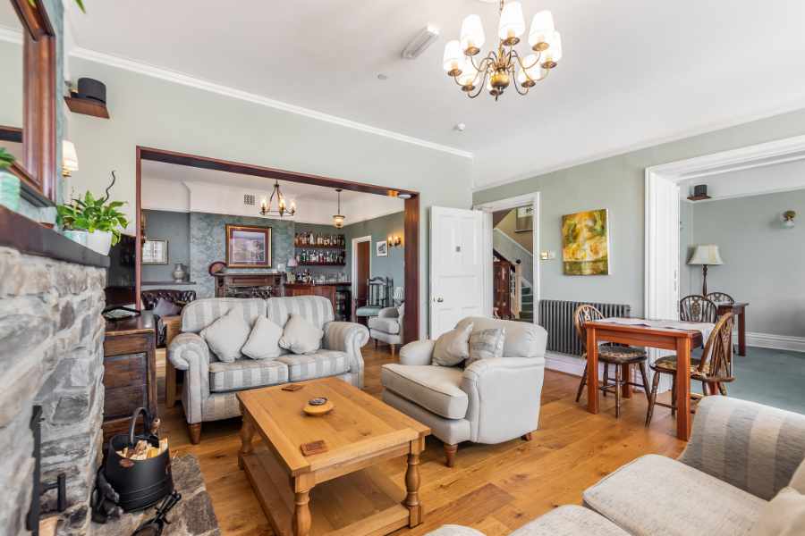 A Stunning & Luxurious 7-Bedroom Manor House