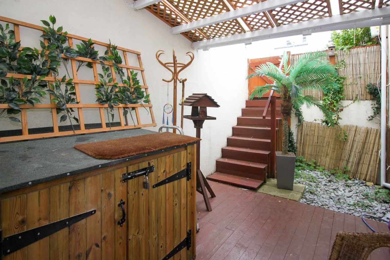 A Wonderfully Positioned 6 en-suite Bedroom Guest House