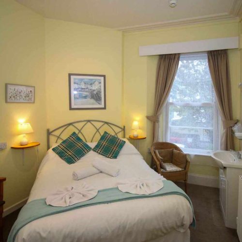 Hotel for sale in Torquay, Devon - A Wonderfully Positioned 6 en-suite Bedroom Guest House