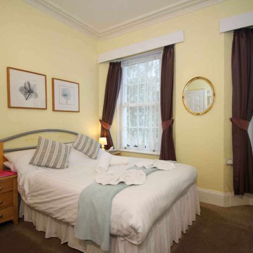 Hotel for sale in Torquay, Devon - A Wonderfully Positioned 6 en-suite Bedroom Guest House