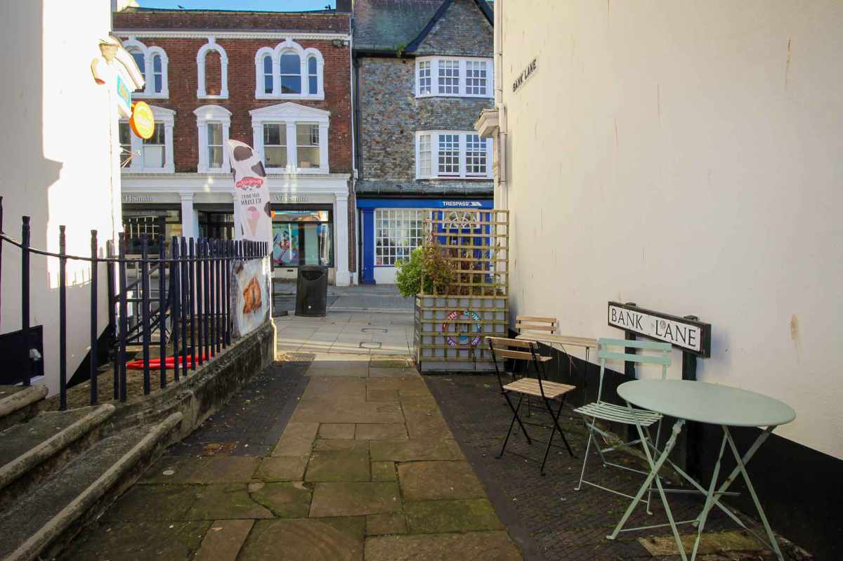 Cafe for sale in Totnes, Devon - A Prime-Positioned Cafe / Takeaway business for sale