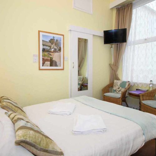 Hotel for sale in Torquay, Devon - A Wonderfully Positioned 6 en-suite Bedroom Guest House