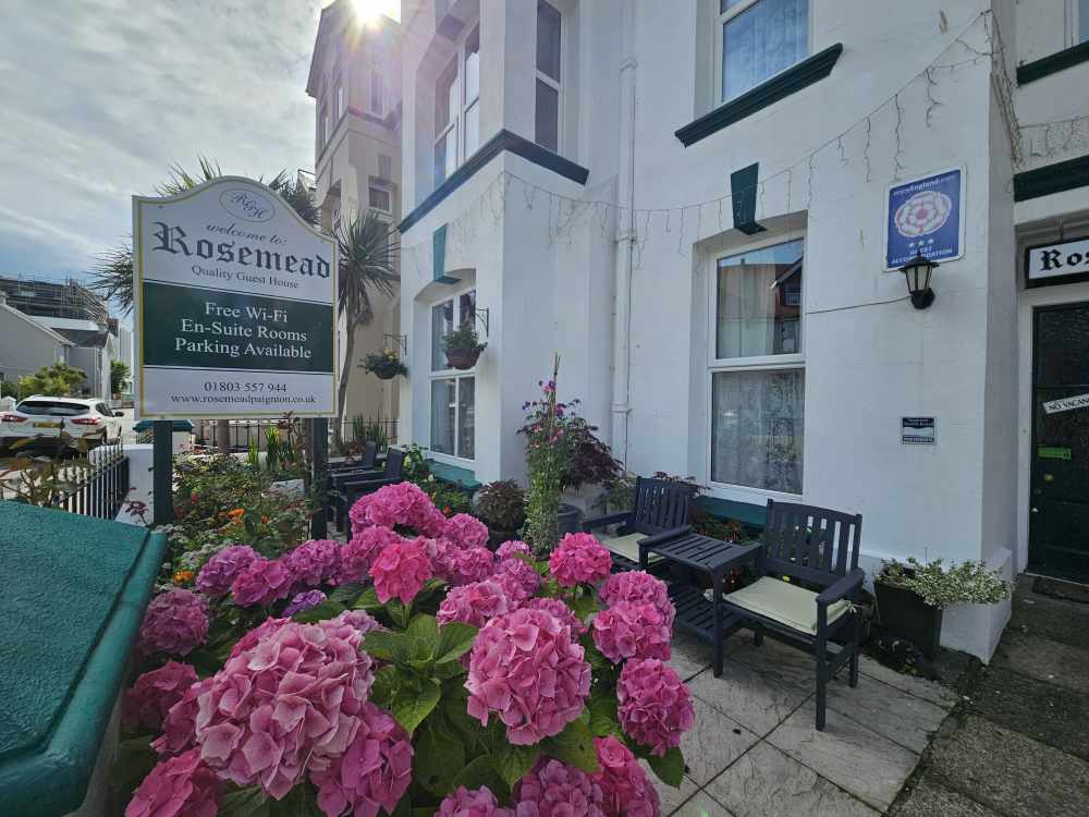 A Delightful 8 Letting Bedroom Guest House For Sale