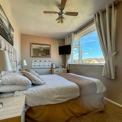 Hotel for sale in Paignton, Devon - A Beautiful 15 en-suite letting room Guest House