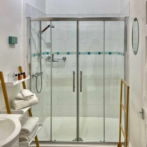 Hotel for sale in Torquay, Devon - A perfectly Located Guest House, with 5 Luxury en-suite rooms