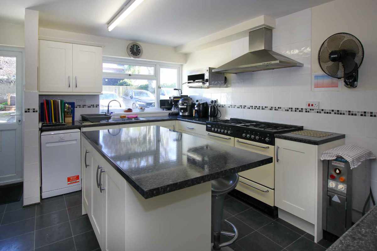 A Fantastic 11 Bedroom Guest House