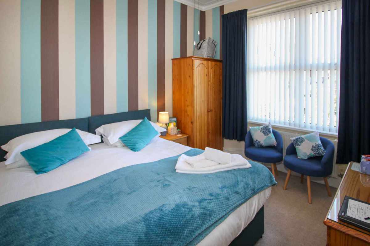 Hotel for sale in Paignton, Devon - A Beautifully Presented 7 en-suite bedroom guest house