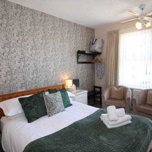 Hotel for sale in Paignton, Devon - A Beautifully Presented 7 en-suite bedroom guest house