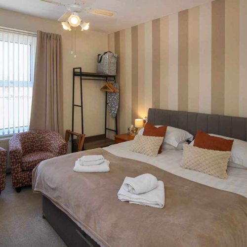 Hotel for sale in Paignton, Devon - A Beautifully Presented 7 en-suite bedroom guest house