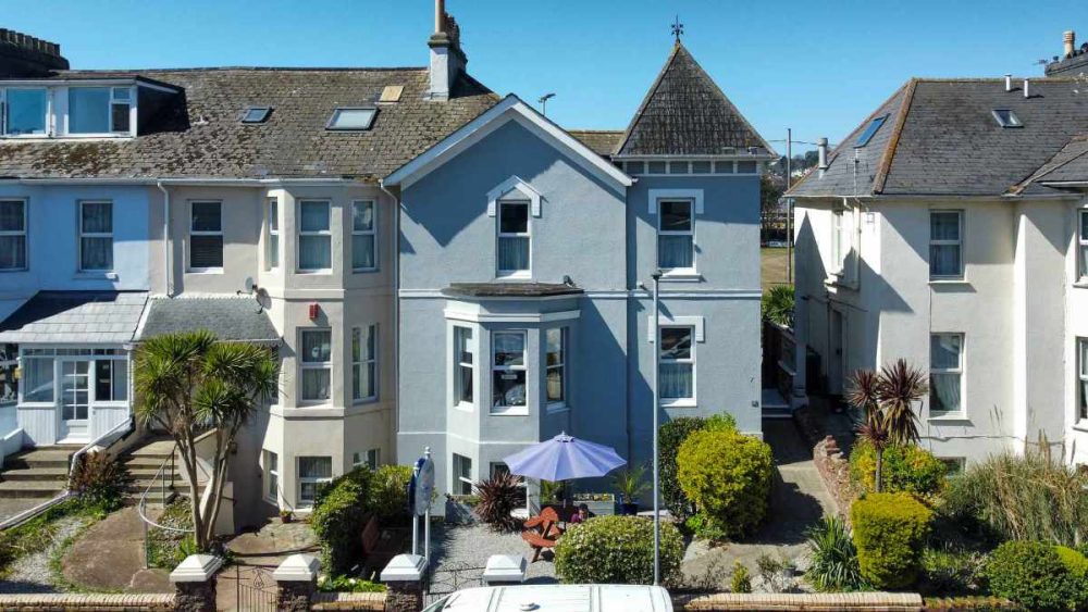 A Beautifully Presented 7 en-suite bedroom guest house