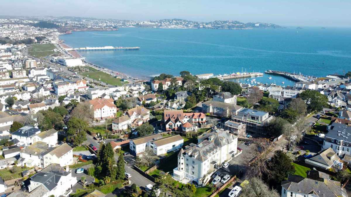 Hotel for sale in Paignton, Devon - A Beautifully Presented 7 en-suite bedroom guest house