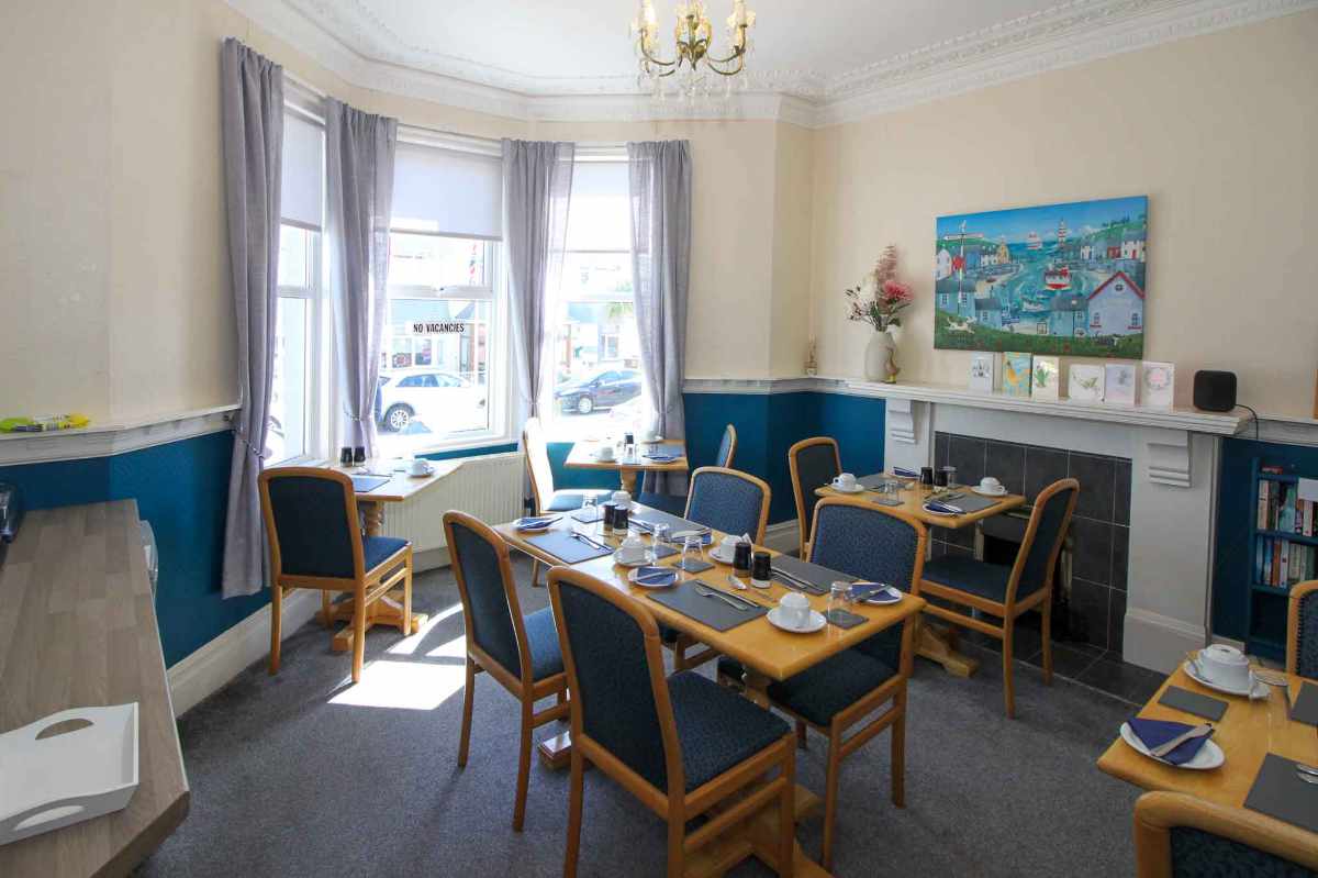 Hotel for sale in Paignton, Devon - A Beautifully Presented 7 en-suite bedroom guest house