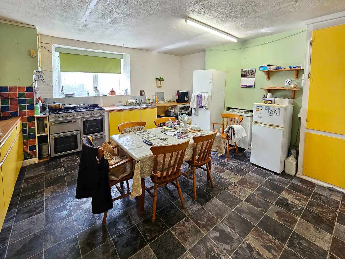 A wonderfully located 6 en-suite bedroom Guest House