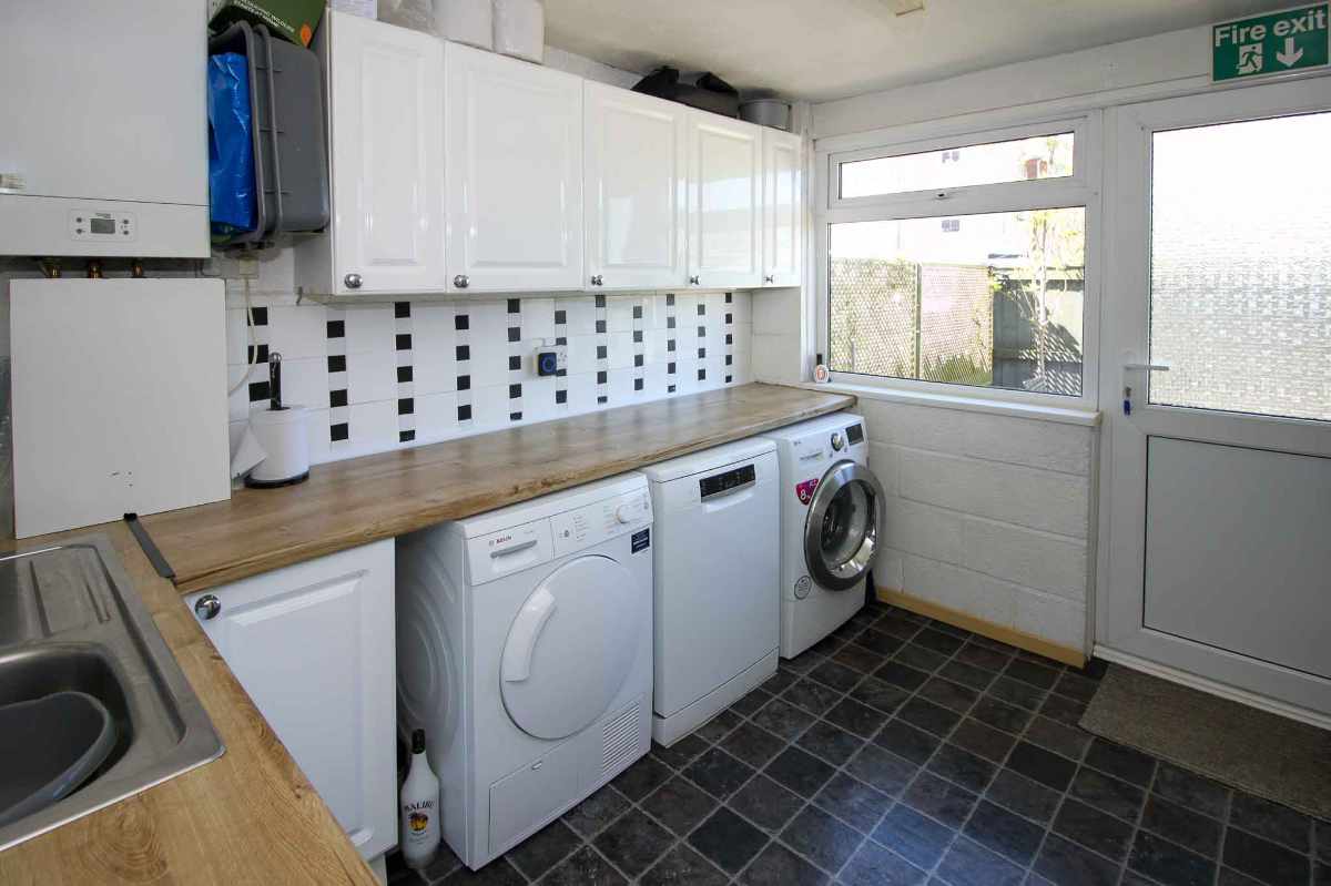 Hotel for sale in Paignton, Devon - A Beautifully Presented 7 en-suite bedroom guest house