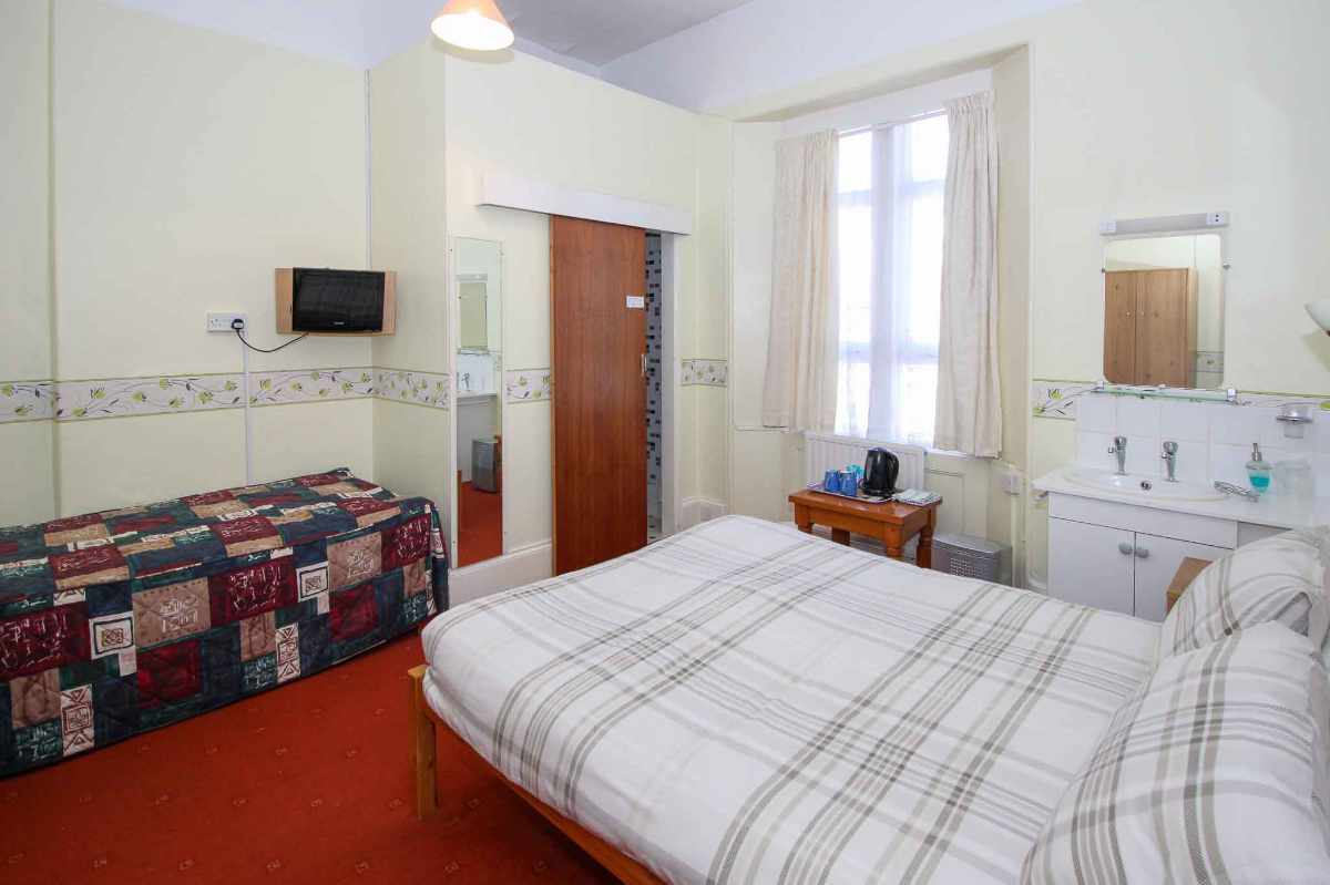 A wonderfully located 6 en-suite bedroom Guest House