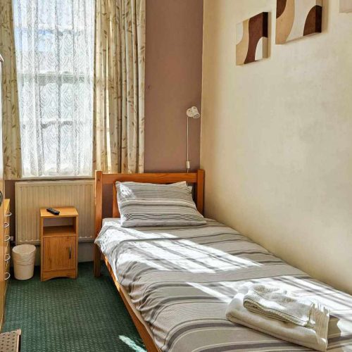 Hotel for sale in Torquay, Devon - A wonderfully located 6 en-suite bedroom Guest House