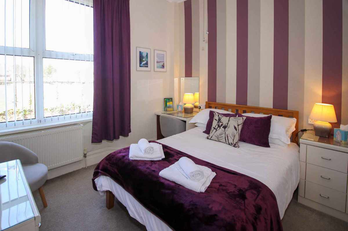 Hotel for sale in Paignton, Devon - A Beautifully Presented 7 en-suite bedroom guest house