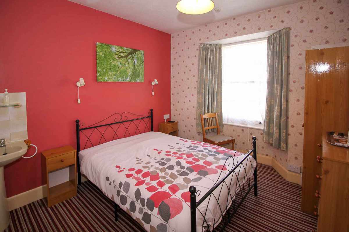 A wonderfully located 6 en-suite bedroom Guest House