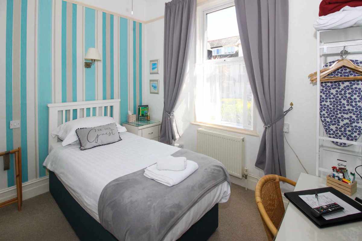 Hotel for sale in Paignton, Devon - A Beautifully Presented 7 en-suite bedroom guest house