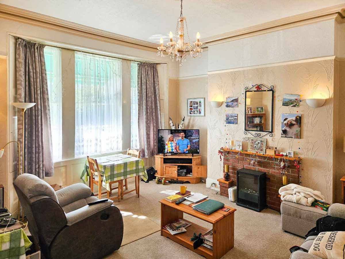 A wonderfully located 6 en-suite bedroom Guest House