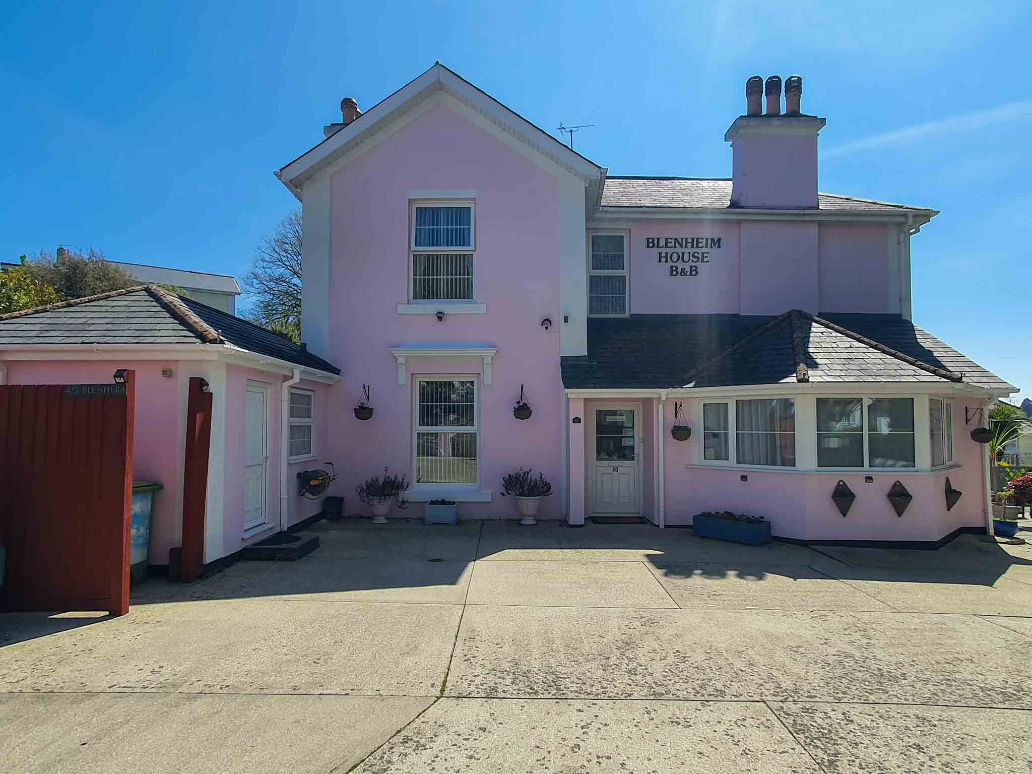 A Stunning Guest House for Sale in a Prime Location