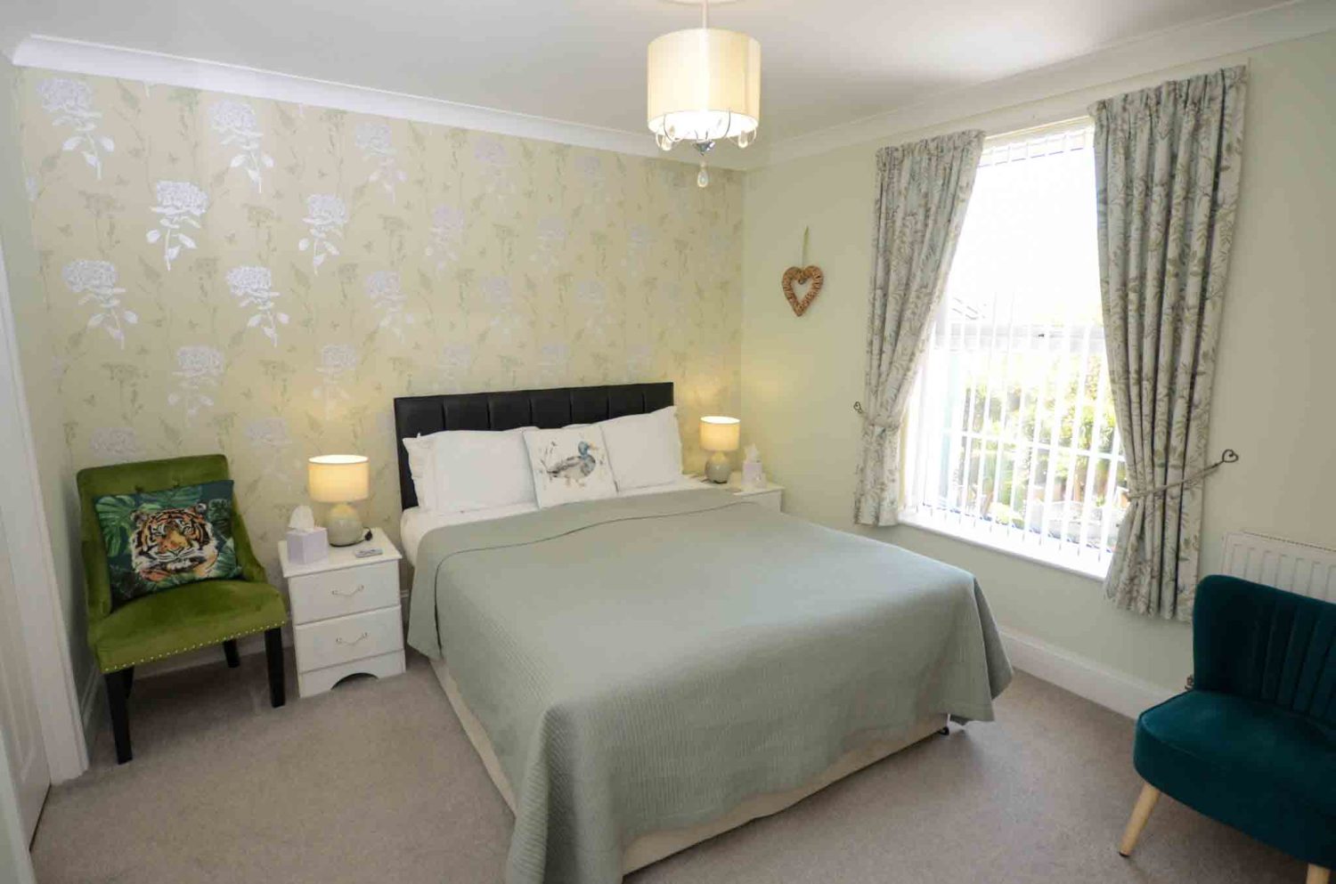 Hotel for sale in Torquay, Devon - A Stunning Guest House for Sale in a Prime Location