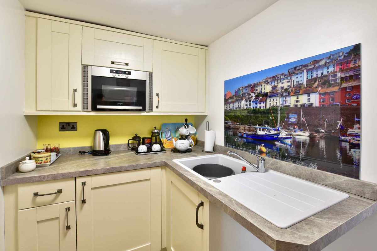 A Beautifully Presented 5-bedroom ‘wow-factor’ guest house with Exceptional Forward Bookings