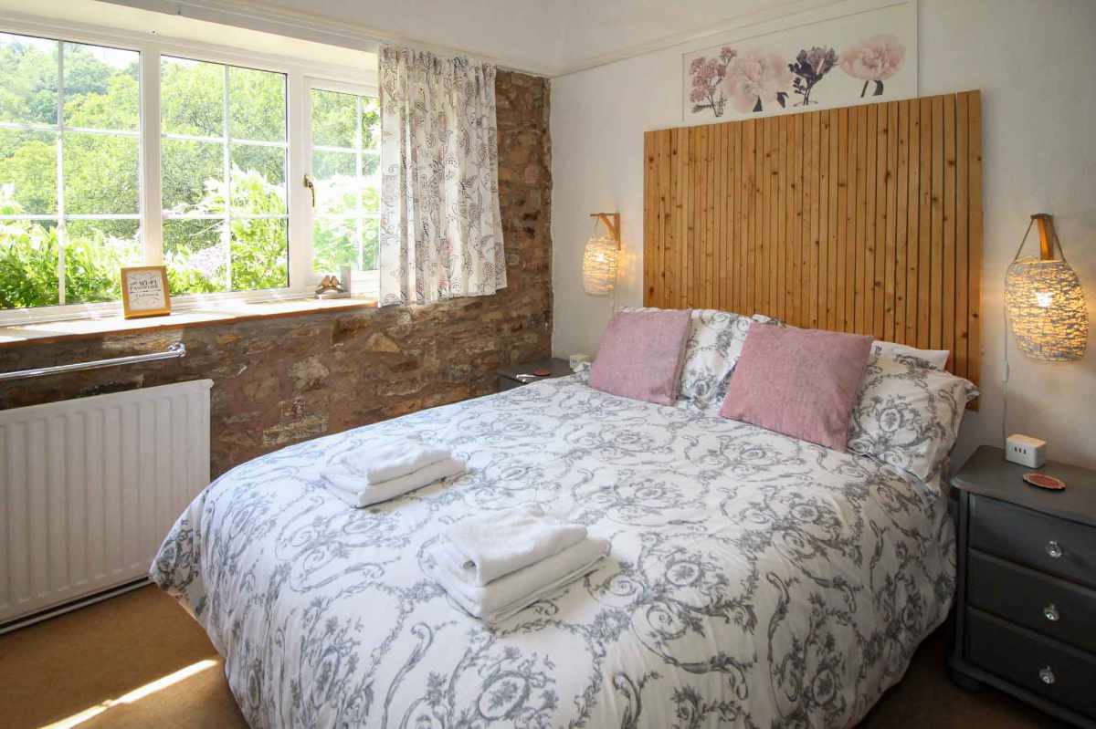 Hotel for sale in Tiverton, Devon - A Stunning 8 bed property, previously operated as a guest house with tea rooms