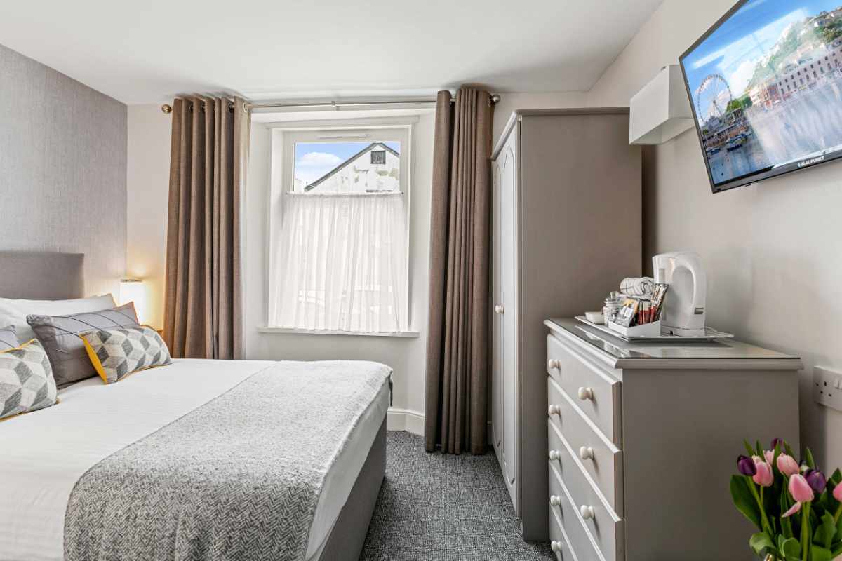 Hotel for sale in Torquay, Devon - STUNNING GUEST HOUSE IN A PERFECT LOCATION