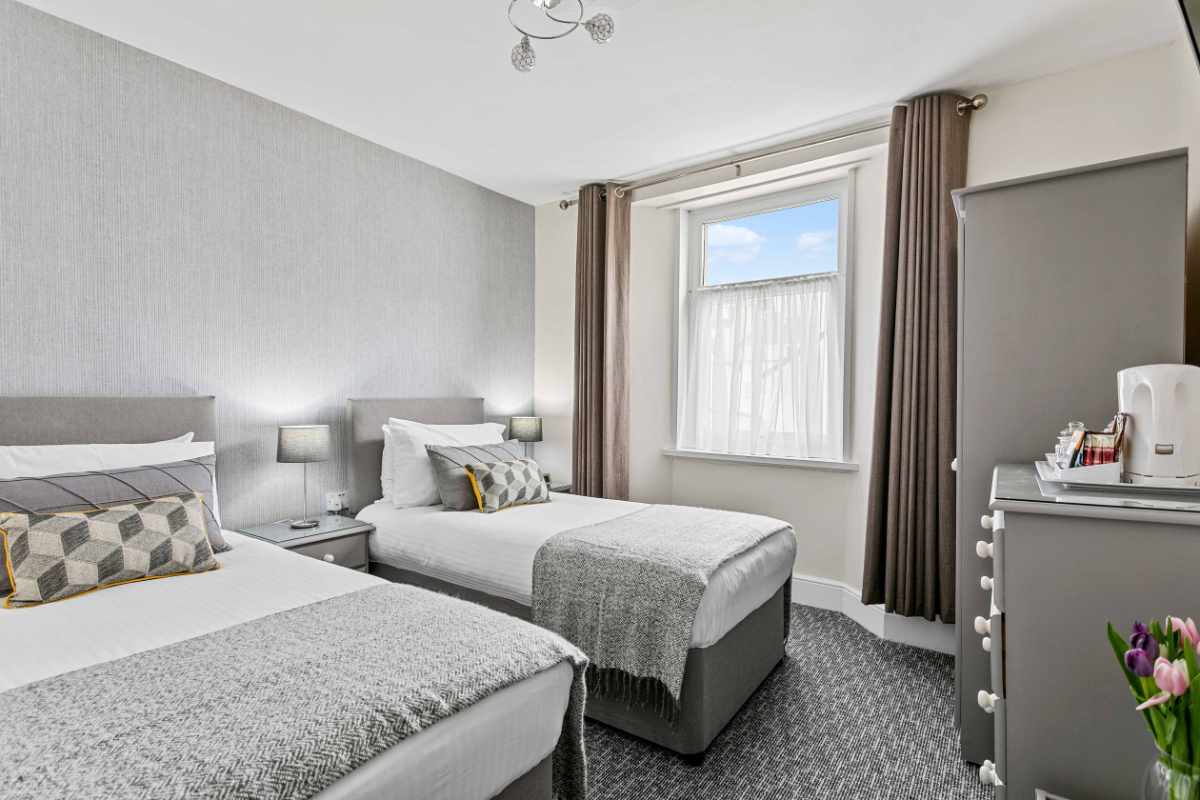 Hotel for sale in Torquay, Devon - STUNNING GUEST HOUSE IN A PERFECT LOCATION