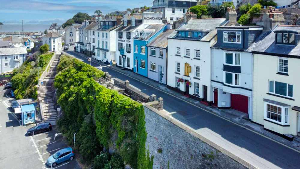 A Beautifully Presented 5-bedroom ‘wow-factor’ guest house with Exceptional Forward Bookings
