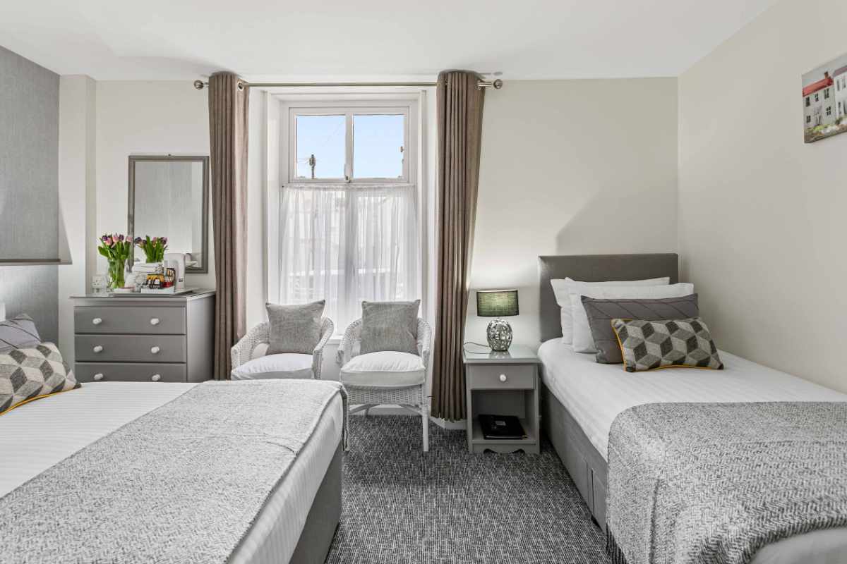 Hotel for sale in Torquay, Devon - STUNNING GUEST HOUSE IN A PERFECT LOCATION