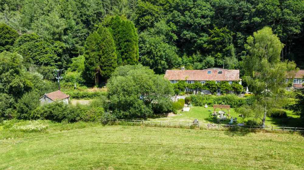 Hotel for sale in Tiverton, Devon - A Stunning 8 bed property, previously operated as a guest house with tea rooms