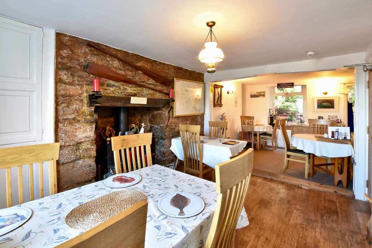 A Beautifully Presented 5-bedroom ‘wow-factor’ guest house with Exceptional Forward Bookings