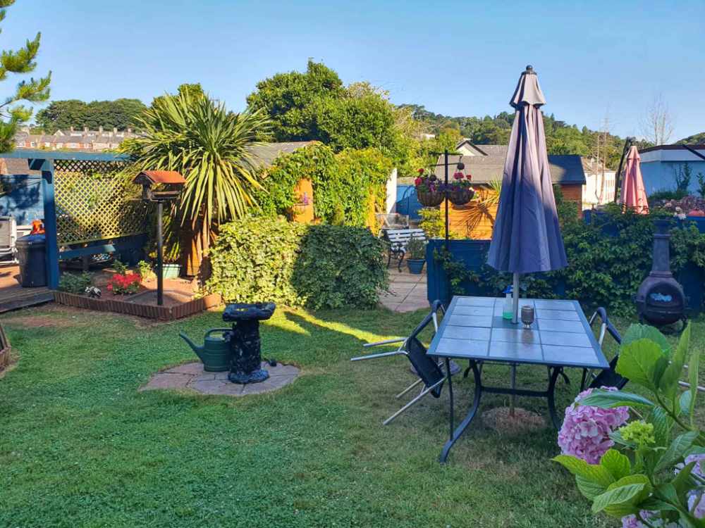 An Attractive Detached Property With 7 Flats, Low-Maintenance Investment