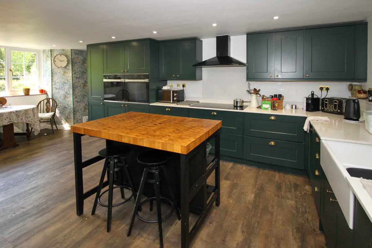 Hotel for sale in Tiverton, Devon - A Stunning 8 bed property, previously operated as a guest house with tea rooms
