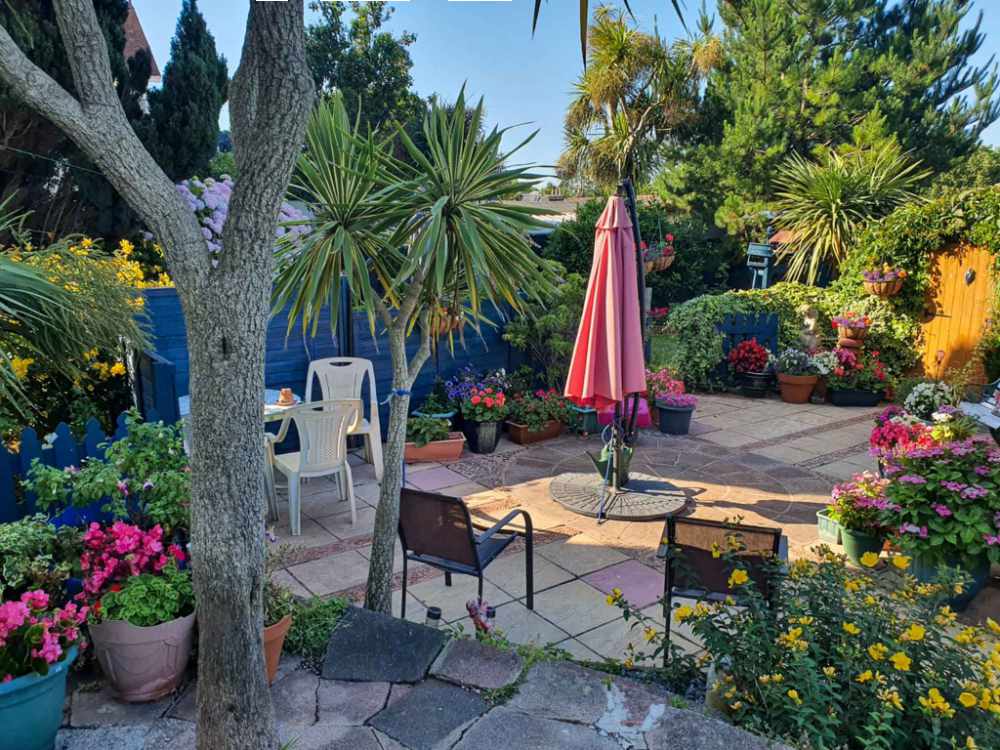 An Attractive Detached Property With 7 Flats, Low-Maintenance Investment