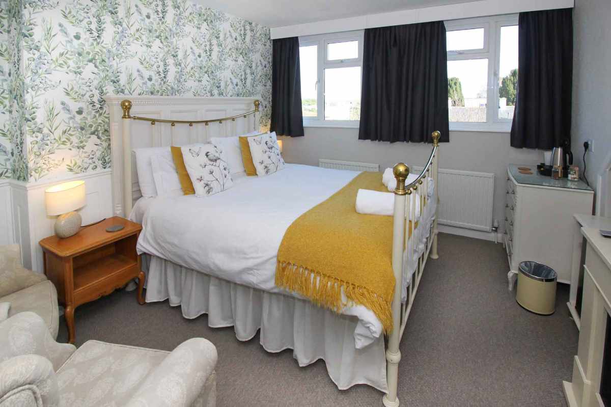 An 11-letting-bedroom leasehold guest house for sale