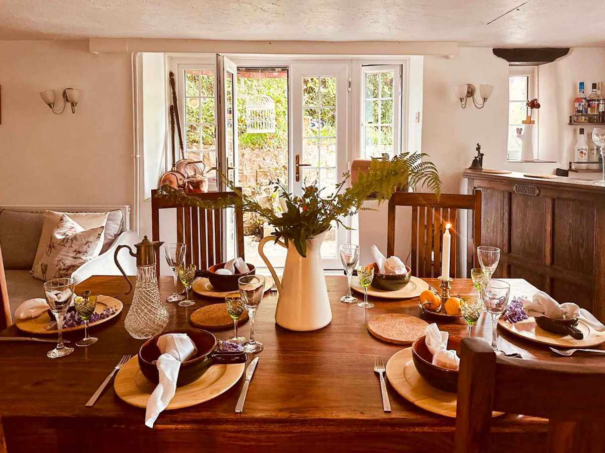 Hotel for sale in Tiverton, Devon - A Stunning 8 bed property, previously operated as a guest house with tea rooms