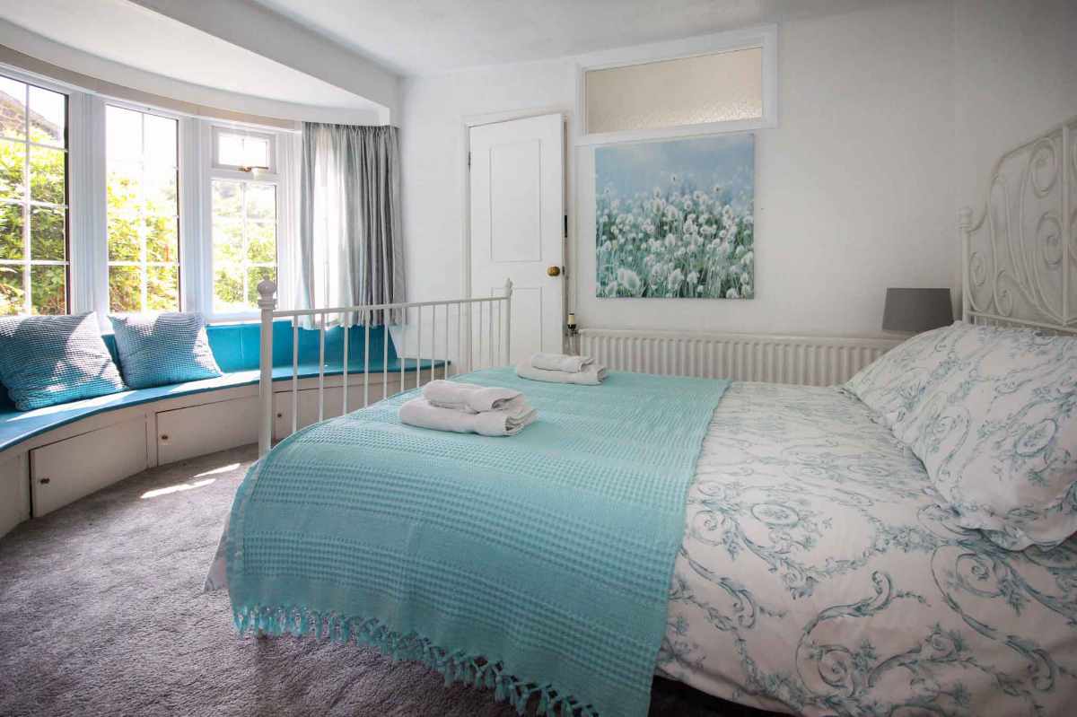 Hotel for sale in Tiverton, Devon - A Stunning 8 bed property, previously operated as a guest house with tea rooms