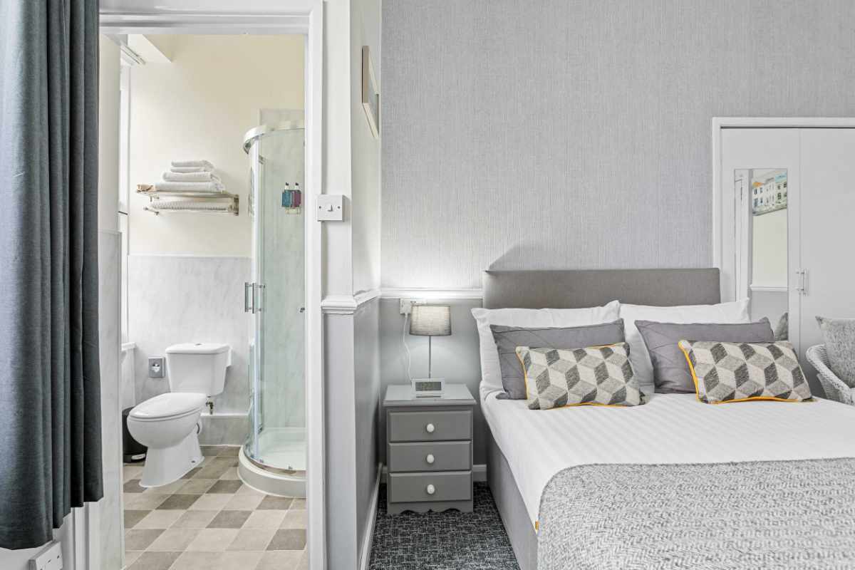 Hotel for sale in Torquay, Devon - STUNNING GUEST HOUSE IN A PERFECT LOCATION