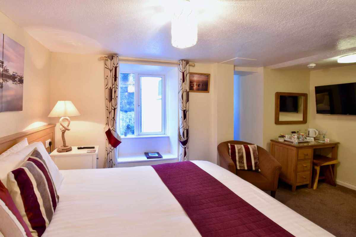 A Beautifully Presented 5-bedroom ‘wow-factor’ guest house with Exceptional Forward Bookings
