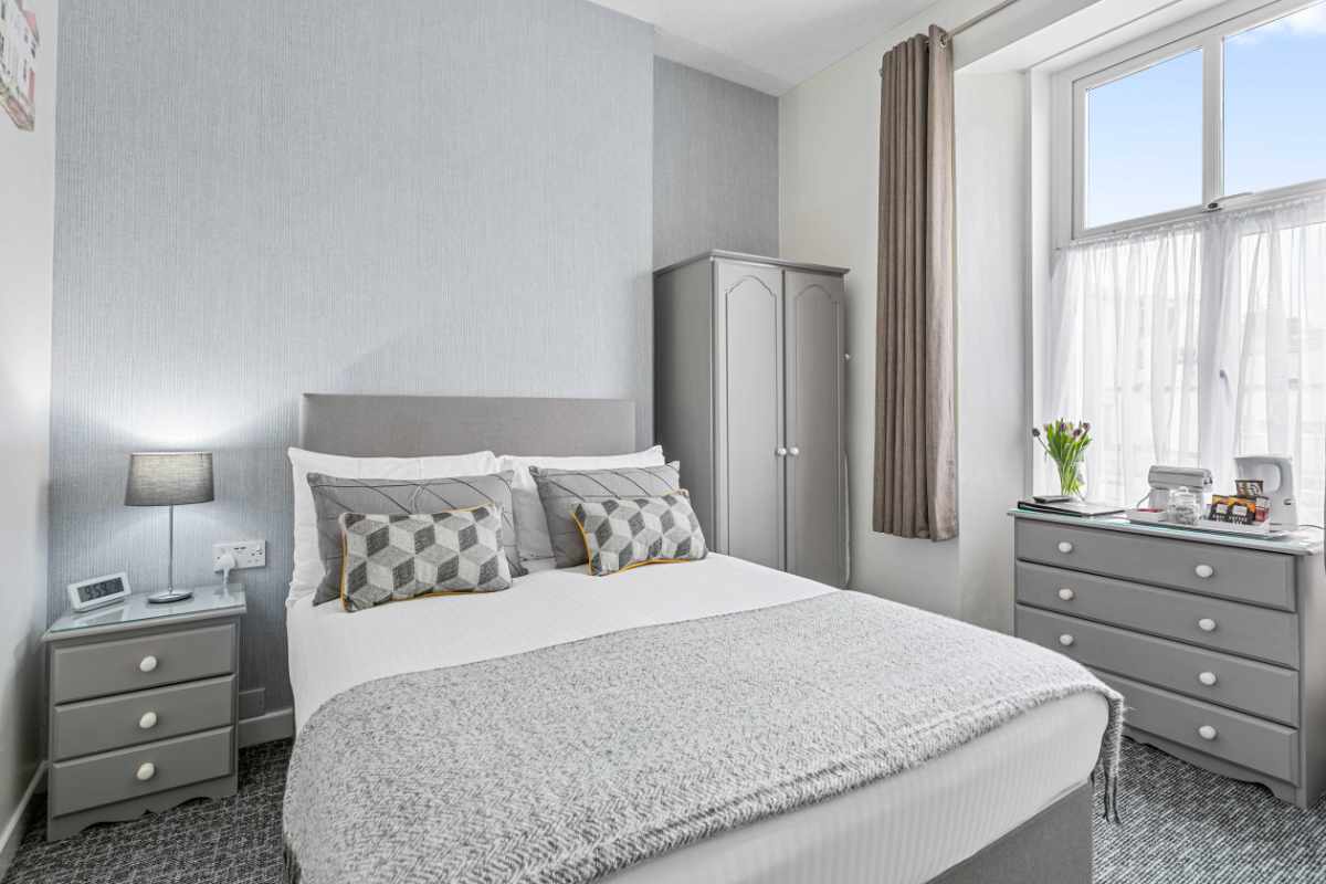 Hotel for sale in Torquay, Devon - STUNNING GUEST HOUSE IN A PERFECT LOCATION