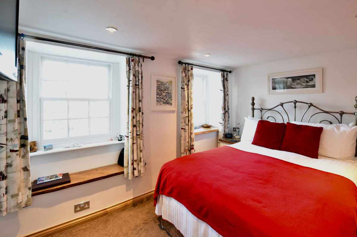 A Beautifully Presented 5-bedroom ‘wow-factor’ guest house with Exceptional Forward Bookings