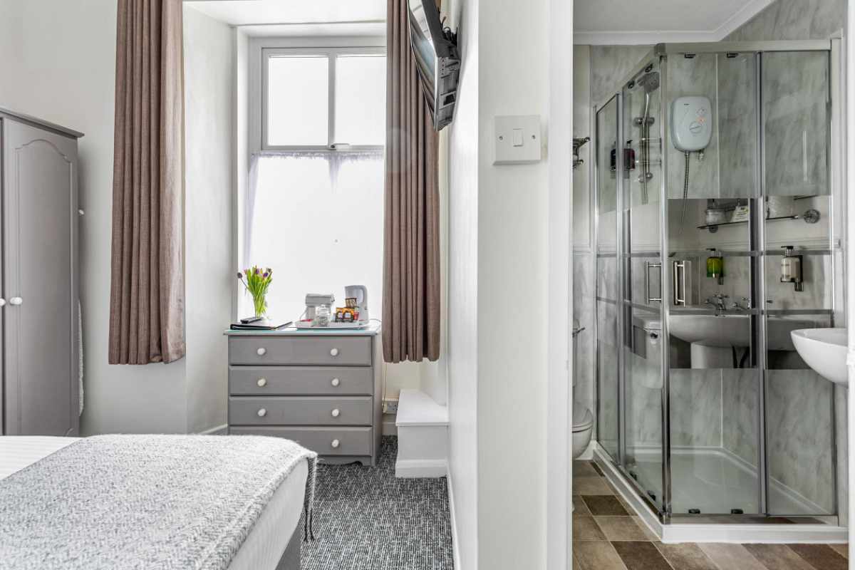 Hotel for sale in Torquay, Devon - STUNNING GUEST HOUSE IN A PERFECT LOCATION