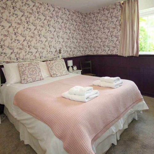 Hotel for sale in Tiverton, Devon - A Stunning 8 bed property, previously operated as a guest house with tea rooms